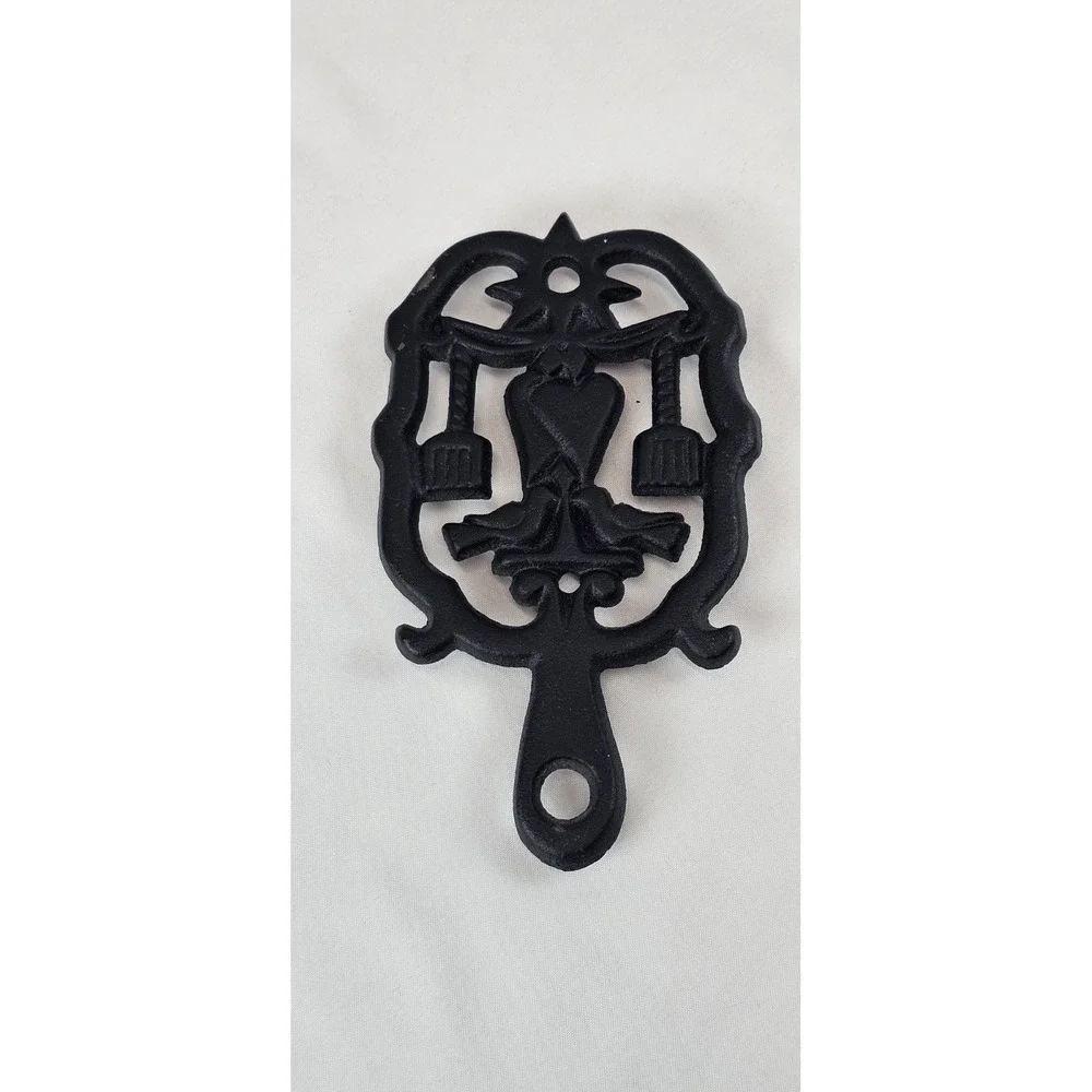 Vintage Cast Iron‎ Trivet Dumb Dutch Couple Heart Kitchen Wall Decor Black